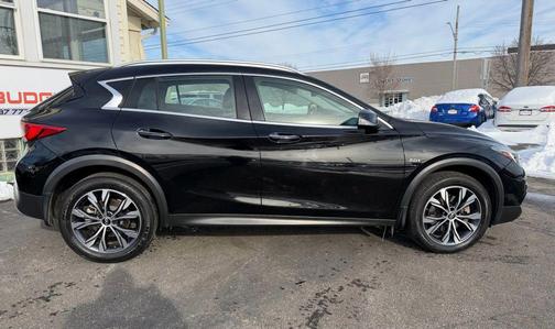 2018 INFINITI QX30 Premium