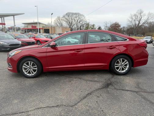 2017 Hyundai SONATA SE