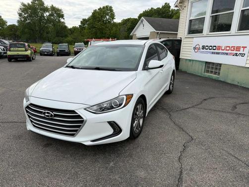 White 2017 Hyundai ELANTRA SE Value Edition
