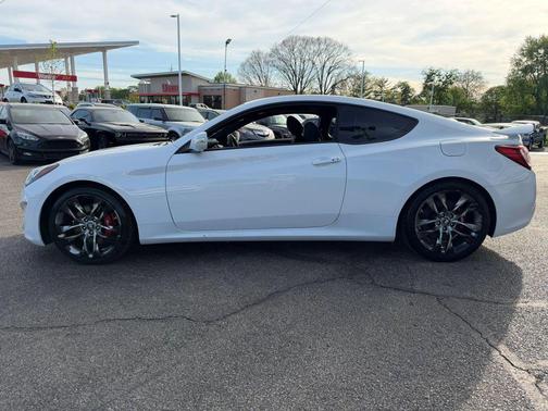 White 2015 Hyundai Genesis Coupe 3.8 Ultimate