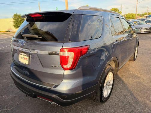 Blue 2018 Ford Explorer XLT