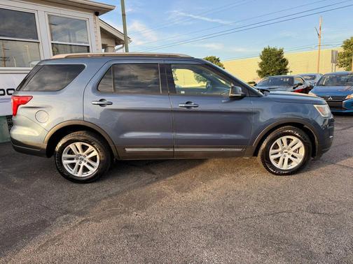 Blue 2018 Ford Explorer XLT