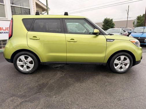Green 2018 Kia Soul Base