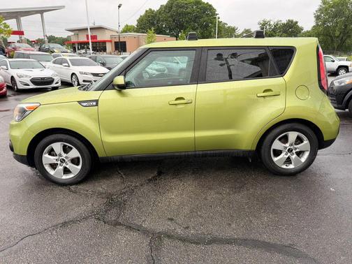 Green 2018 Kia Soul Base