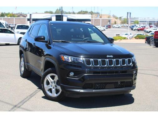Black 2023 Jeep Compass Latitude