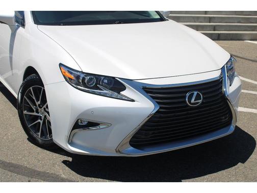 White 2016 Lexus ES 350 Base