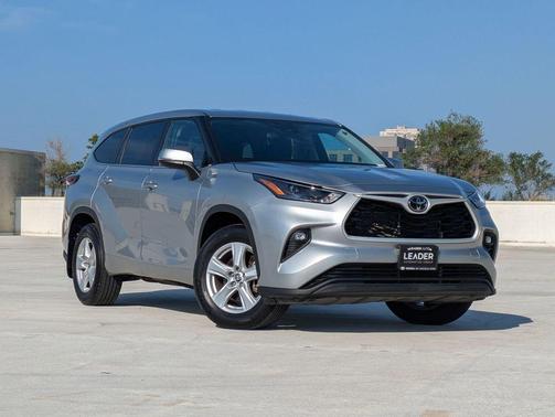 2024 Toyota Highlander LE