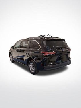 2022 Toyota Sienna LE