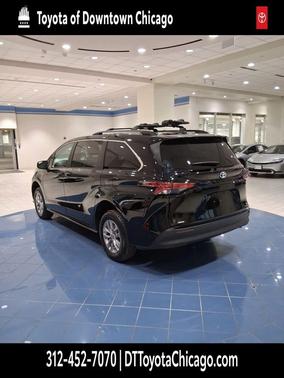 2022 Toyota Sienna LE