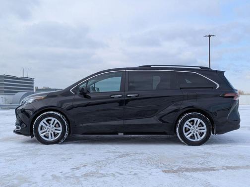 2023 Toyota Sienna XLE