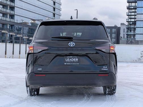 2023 Toyota Sienna XLE
