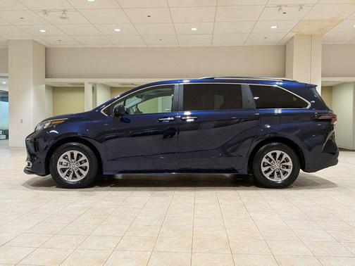 2024 Toyota Sienna XLE
