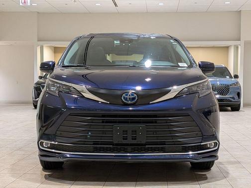 2024 Toyota Sienna XLE