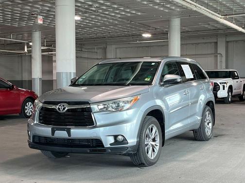 Silver Sky Metallic 2015 Toyota Highlander XLE