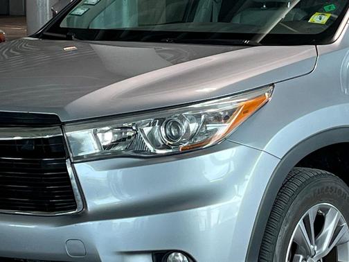 Silver Sky Metallic 2015 Toyota Highlander XLE