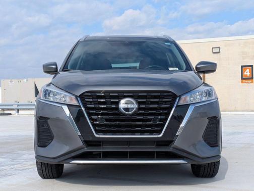 2022 Nissan Kicks SV