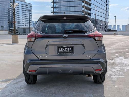 2022 Nissan Kicks SV