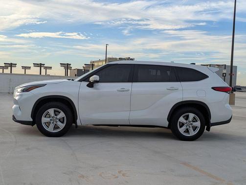 2023 Toyota Highlander LE