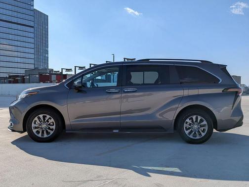 2023 Toyota Sienna XLE