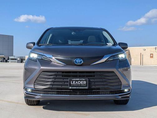 2023 Toyota Sienna XLE