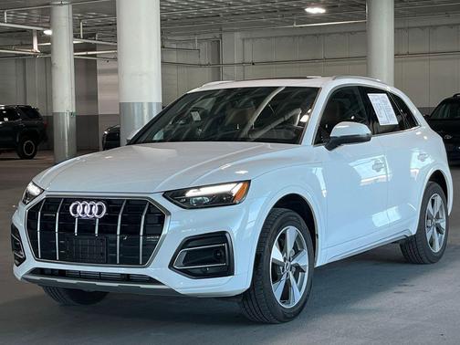 Glacier White Metallic 2023 Audi Q5 40 Premium Plus