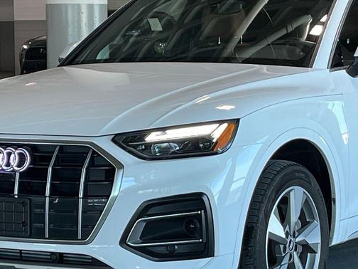 Glacier White Metallic 2023 Audi Q5 40 Premium Plus