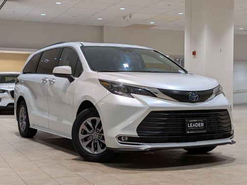 2024 Toyota Sienna XLE
