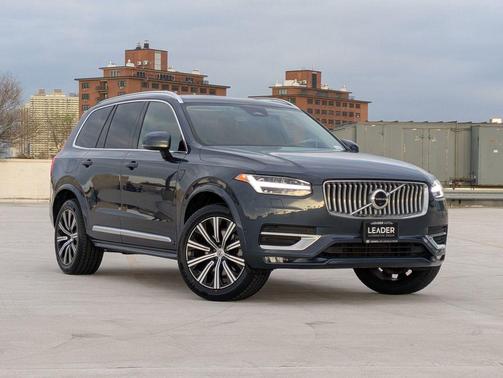 2023 Volvo XC90 B5 Plus