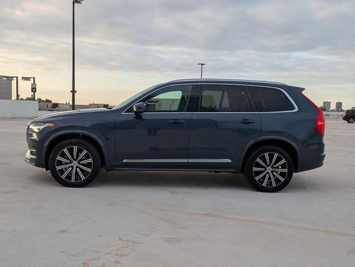 2023 Volvo XC90 B5 Plus