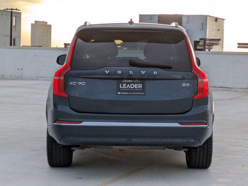 2023 Volvo XC90 B5 Plus