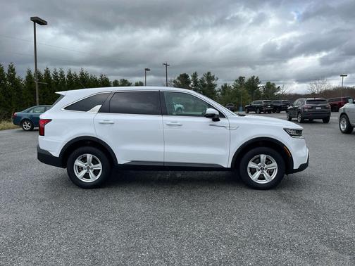 2022 Kia Sorento LX