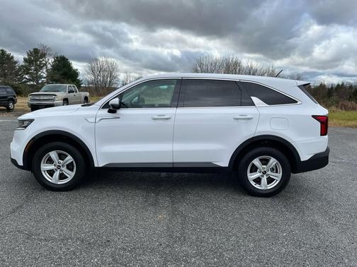 2022 Kia Sorento LX