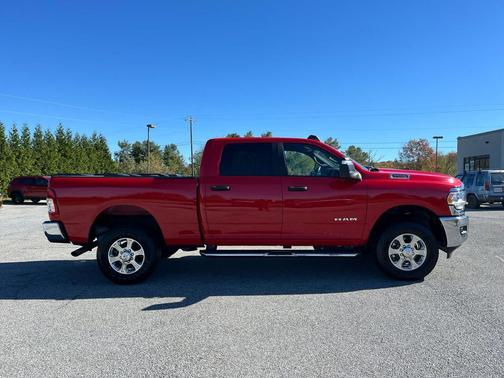 2024 RAM 2500 Big Horn Crew Cab 4x4 6'4' Box