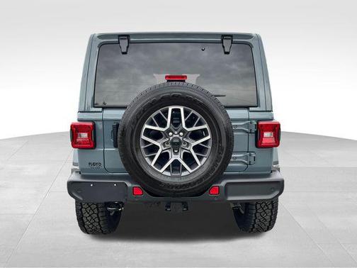 2024 Jeep Wrangler 4-Door Sahara 4x4
