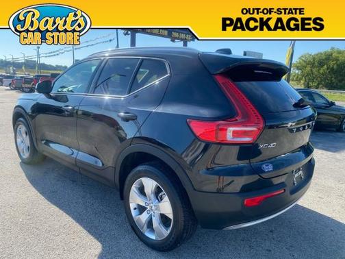 2022 Volvo XC40 T4 Momentum