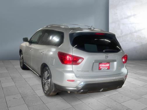 2017 Nissan Pathfinder SL