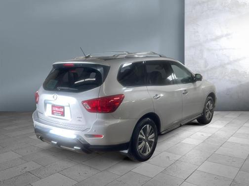 2017 Nissan Pathfinder SL