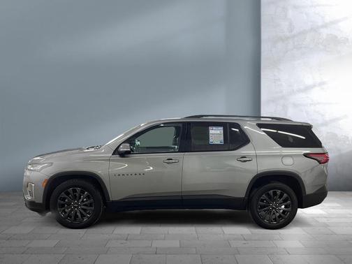 Sterling Gray Metallic 2023 Chevrolet Traverse RS