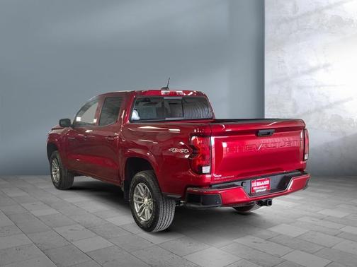 Radiant Red Tintcoat 2026 Chevrolet Colorado LT