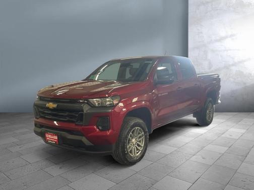Radiant Red Tintcoat 2026 Chevrolet Colorado LT