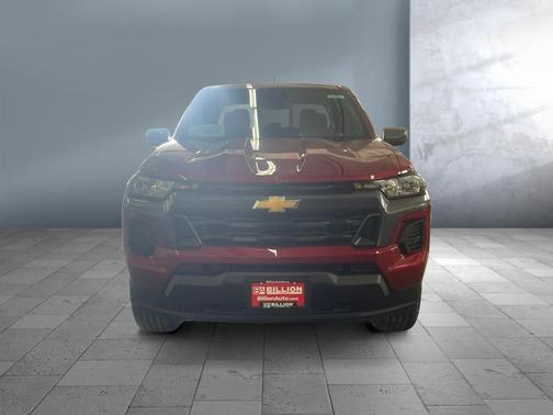 Radiant Red Tintcoat 2026 Chevrolet Colorado LT