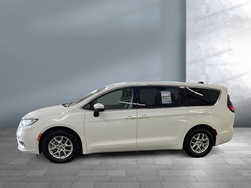 2023 Chrysler Pacifica Touring-L