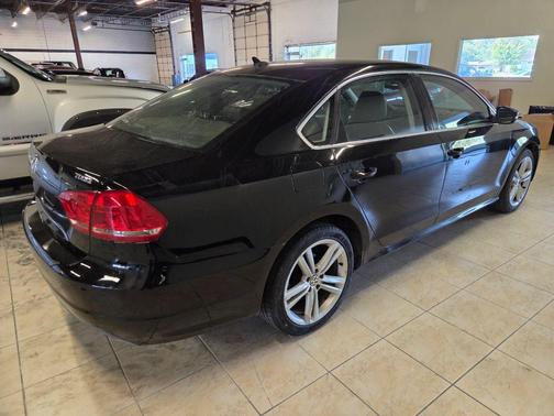 2013 Volkswagen Passat 2.0 TDI SE w/ Sunroof