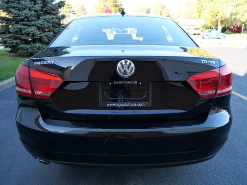 2013 Volkswagen Passat 2.0 TDI SE w/ Sunroof