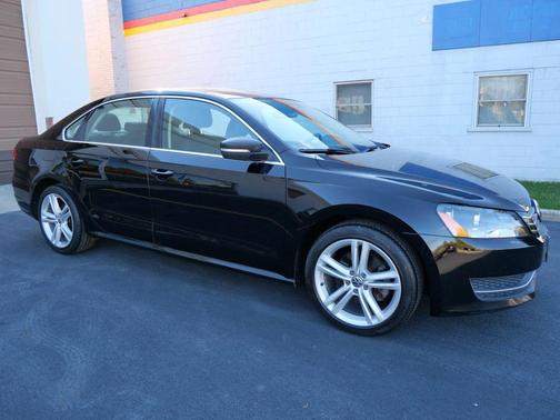 2013 Volkswagen Passat 2.0 TDI SE w/ Sunroof
