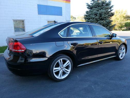 2013 Volkswagen Passat 2.0 TDI SE w/ Sunroof
