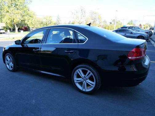 2013 Volkswagen Passat 2.0 TDI SE w/ Sunroof