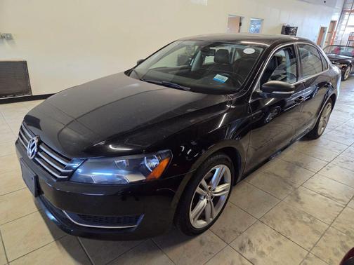 2013 Volkswagen Passat 2.0 TDI SE w/ Sunroof