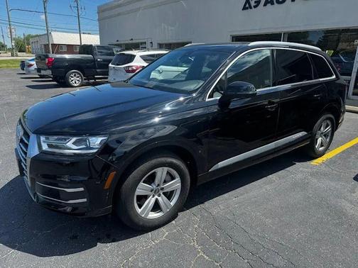 Black 2019 Audi Q7 45 Premium