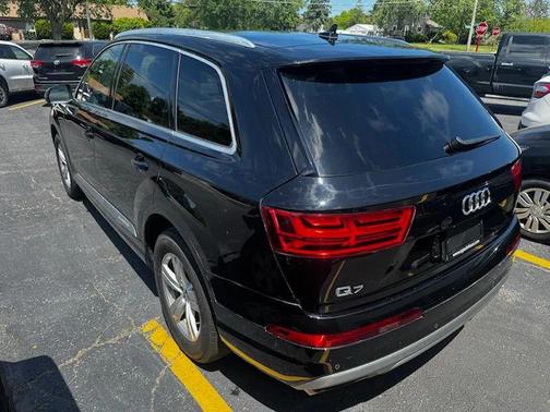 Black 2019 Audi Q7 45 Premium